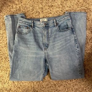 ABERCROMBIE - Curve Love Slim Straight High Rise Jeans